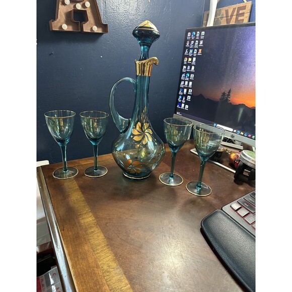 MCM Aqua Blue Bohemian Decanter with Stopper and 4  Glasses Gold Floral Details - Picture 7 of 8